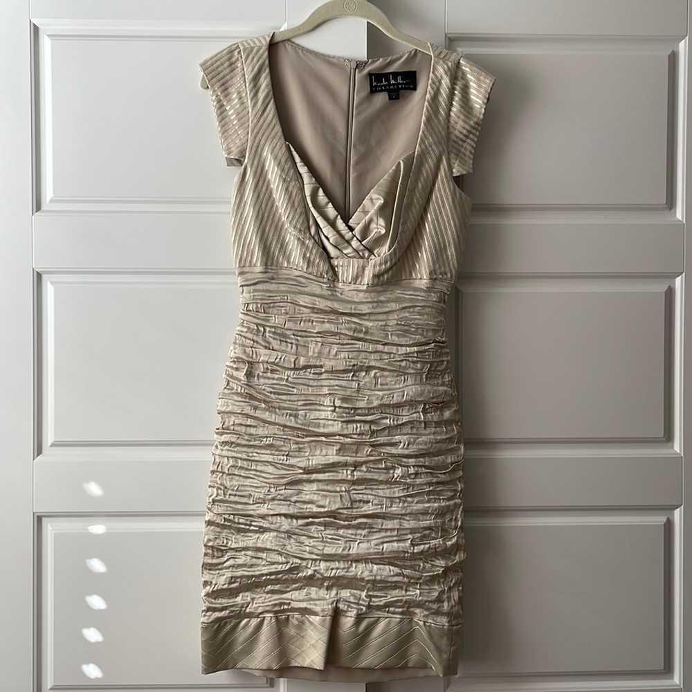 Nicole Miller gold beige 6 fitted cocktail dress